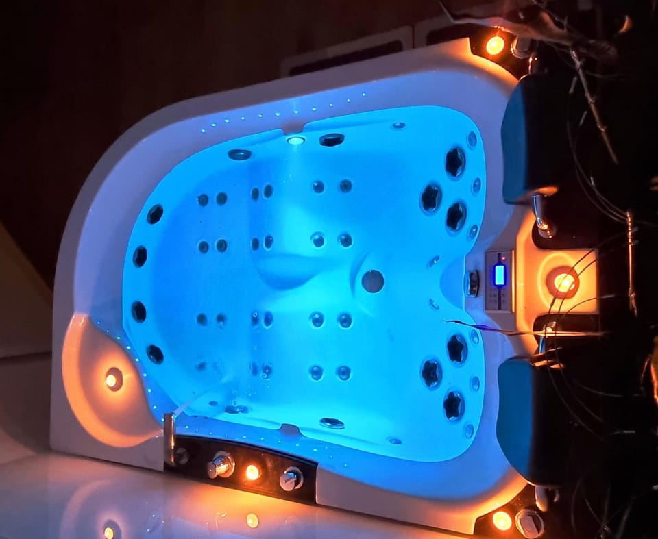 Hot Tub, Hot Tub