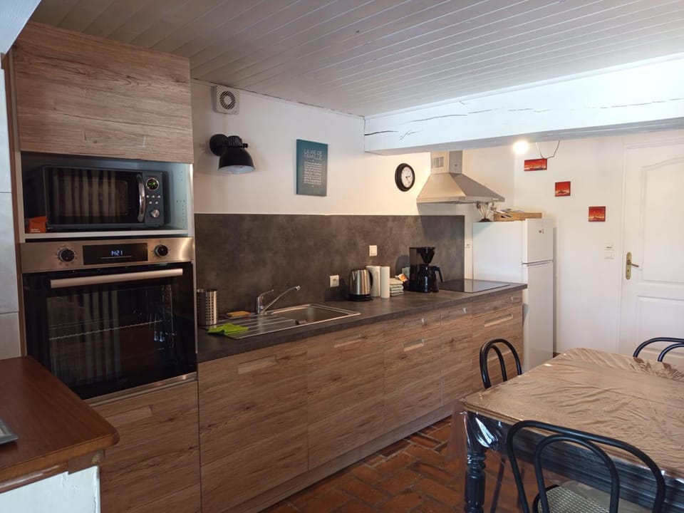 Dépendance pour 1 à 4 pers au calme dans propriété House in Jura