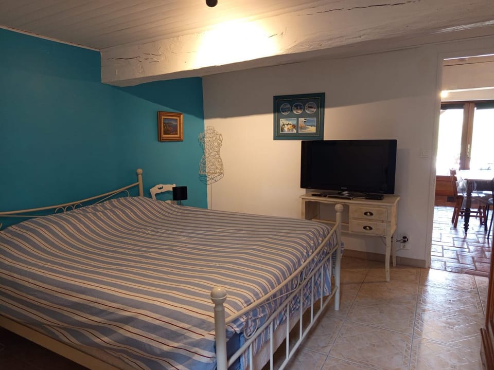 Dépendance pour 1 à 4 pers au calme dans propriété House in Jura