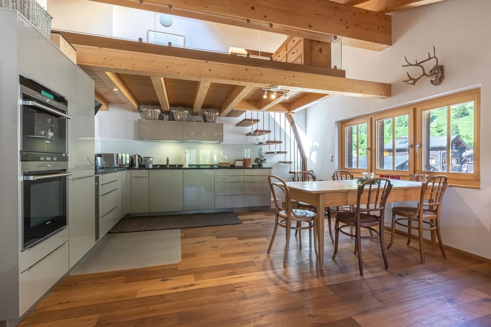 Dining area, Food