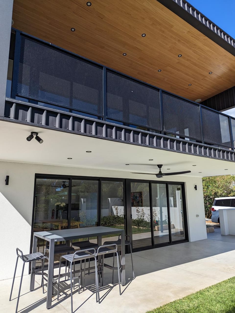 Property building, Patio, Balcony/Terrace
