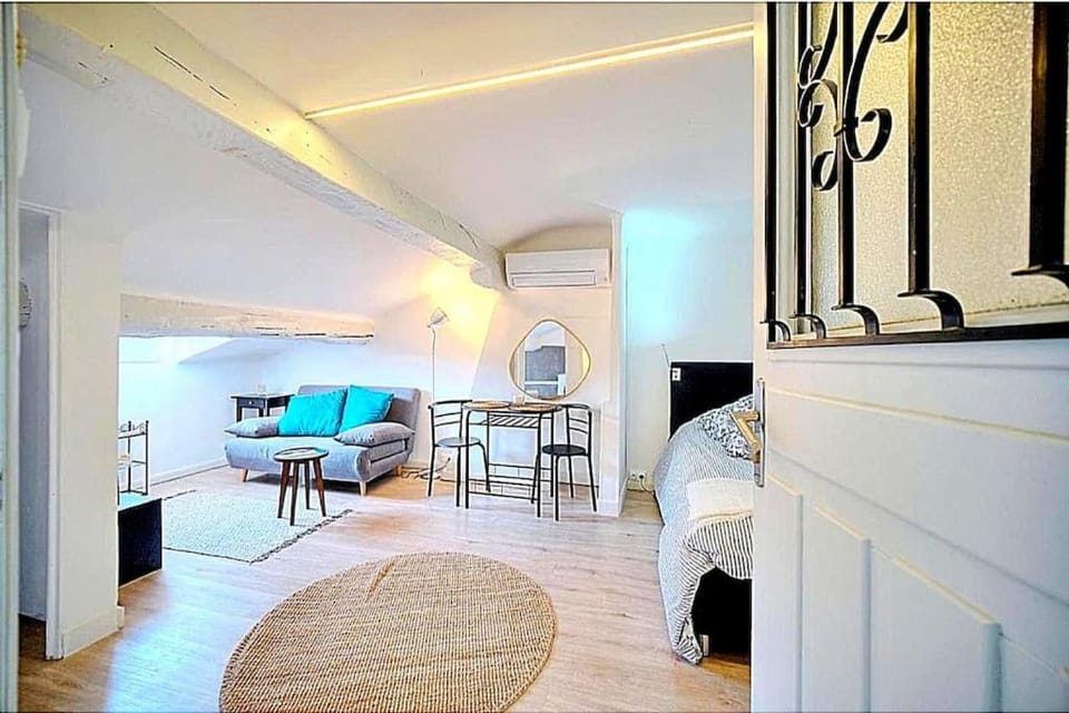 Photo of the whole room, Seating area, Bedroom