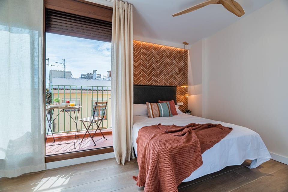 Bed, Balcony/Terrace, Photo of the whole room, Bedroom, fireplace
