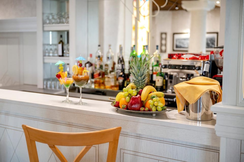 Lounge or bar, Food and drinks, Banquet/Function facilities, On site, Food, Drinks