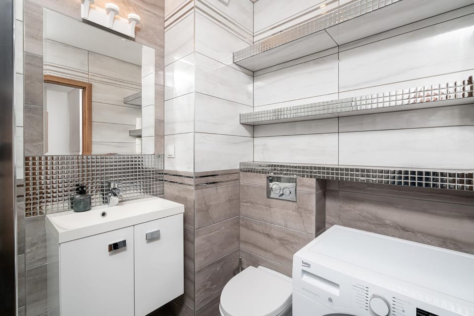 Bathroom, towels, washing machine