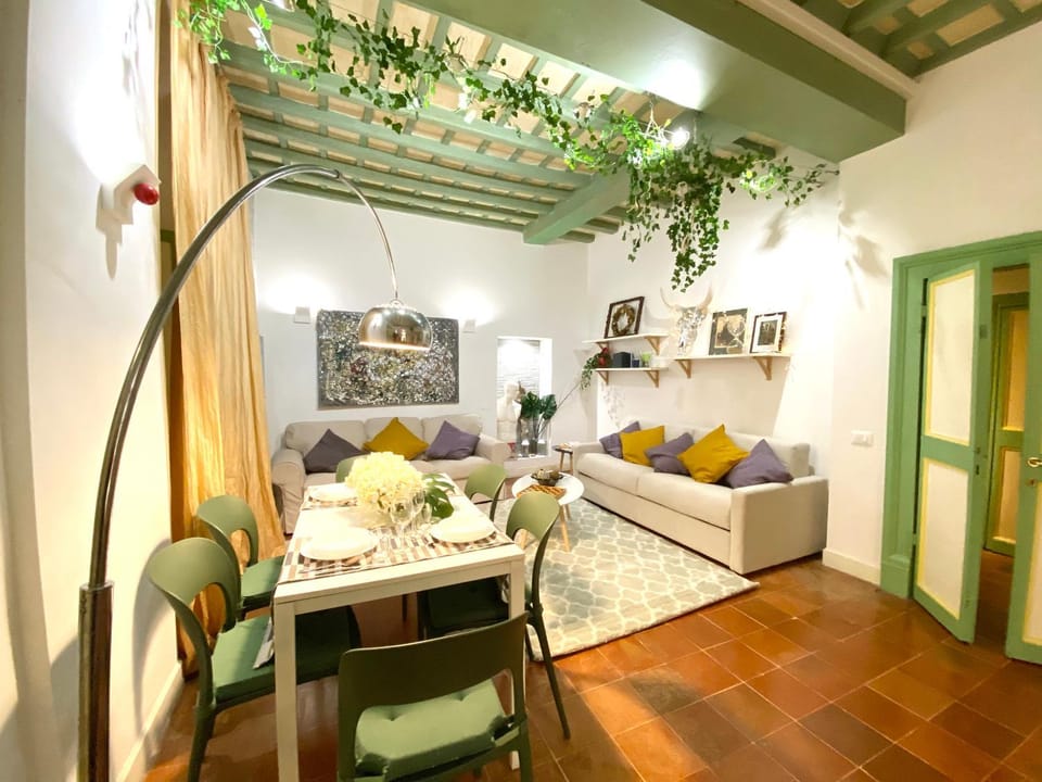Living room, Seating area, Dining area, internet, air conditioner