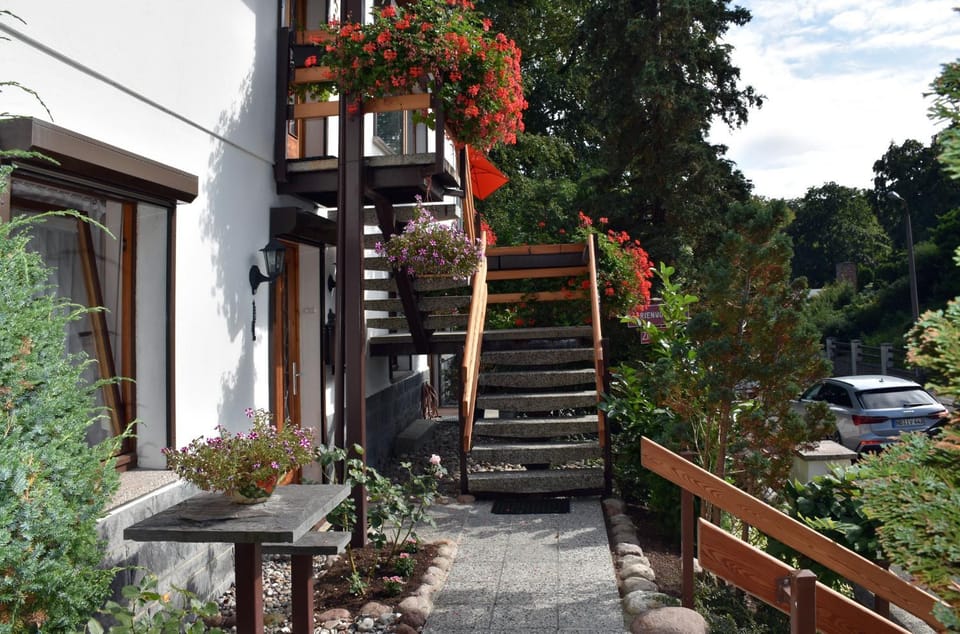 Property building, Spring, Day, Garden, Balcony/Terrace, Garden view