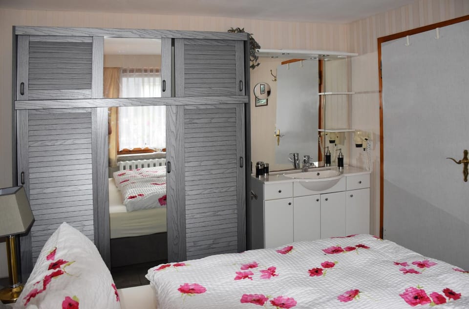 Bed, Bedroom, wardrobe