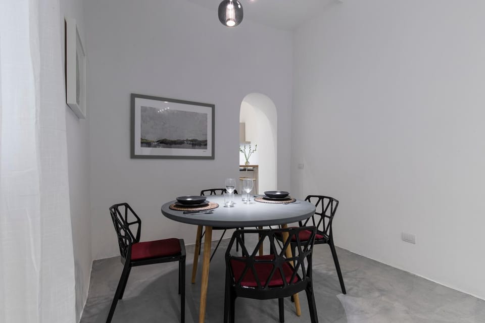 Seating area, Dining area