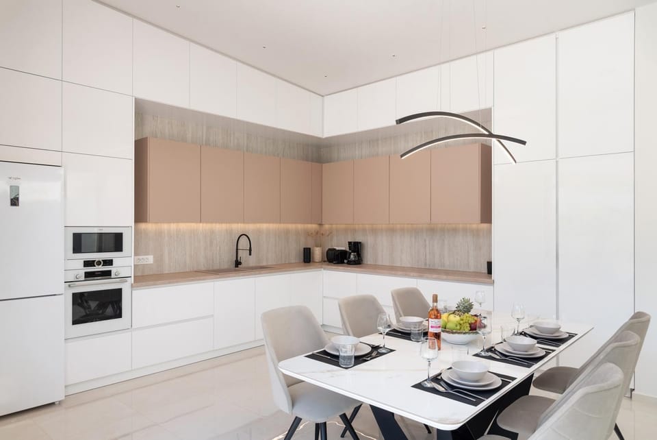 Kitchen or kitchenette, Dining area, minibar, pet friendly, toaster