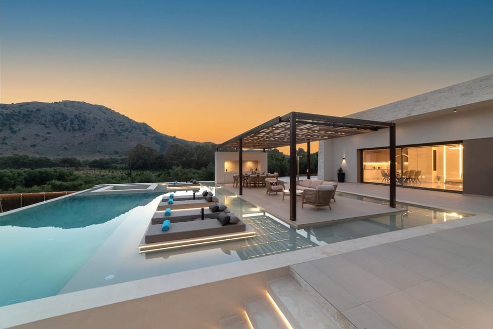 Patio, Mountain view, Pool view, Swimming pool, sunbed