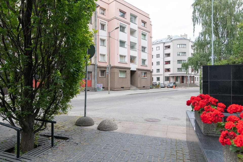 Day, Neighbourhood, Street view, Location