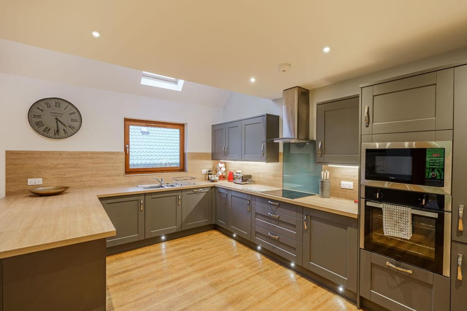 Kitchen or kitchenette, dishwasher, oven, pet friendly, stove, toaster