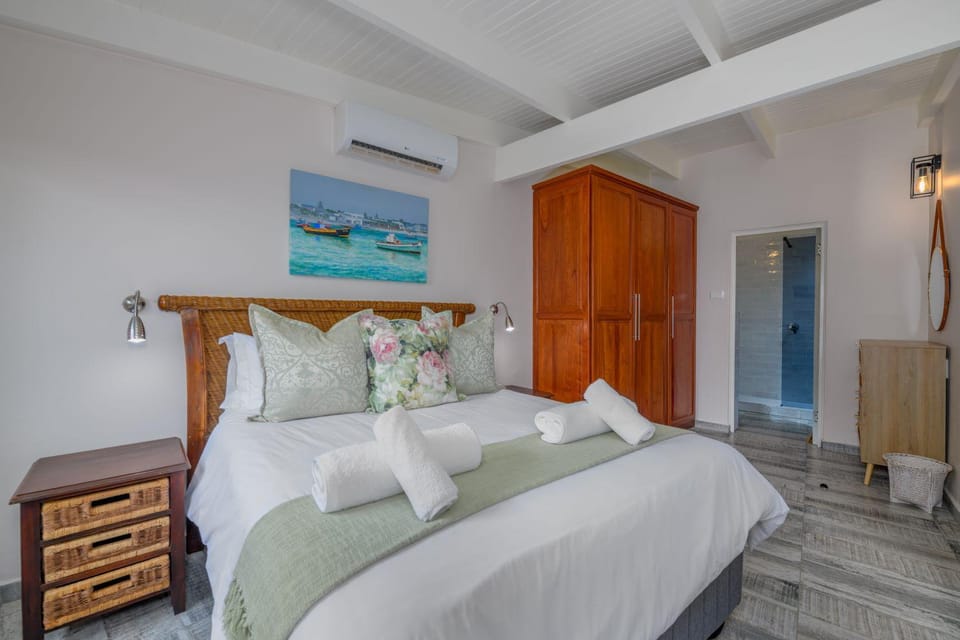Bathroom, Bedroom, wardrobe, air conditioner