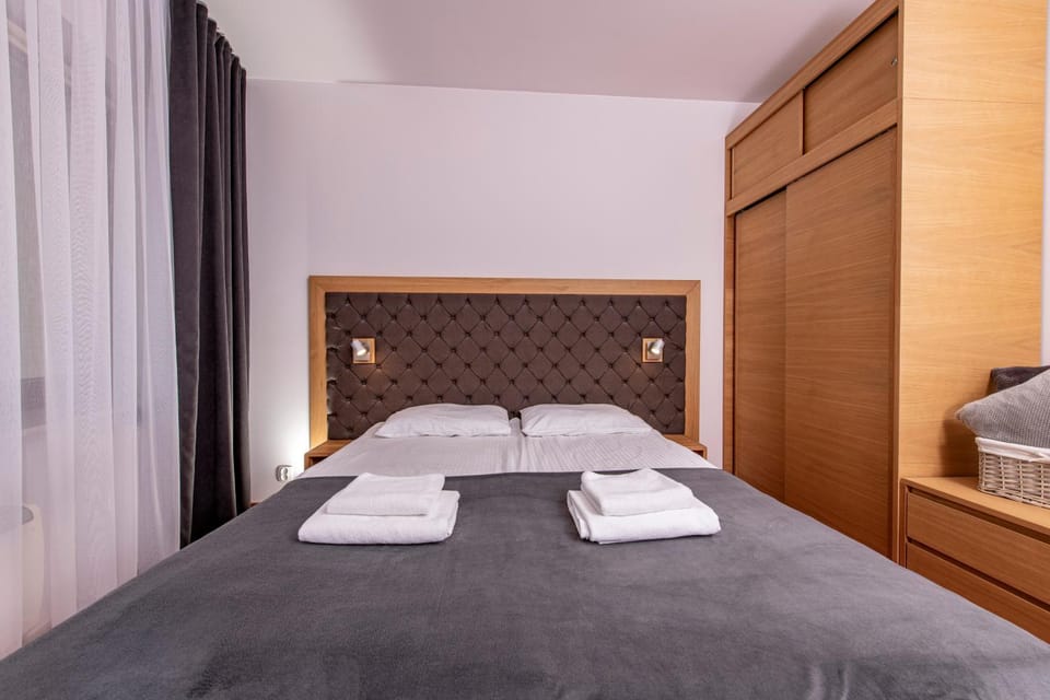 Bed, Photo of the whole room, Bedroom, towels, wardrobe