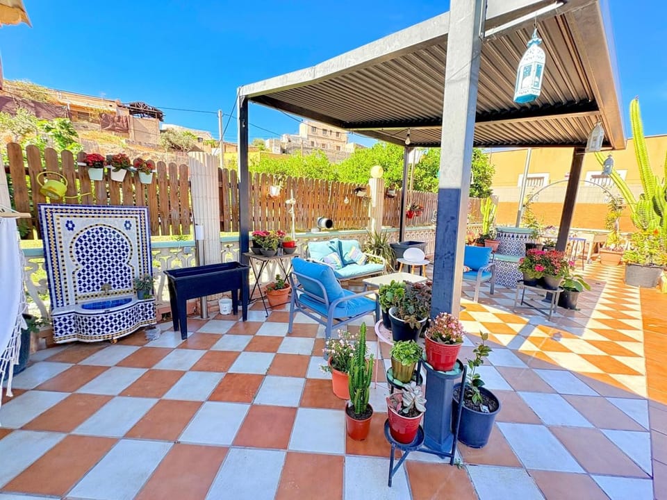 Property building, Balcony/Terrace, Living room