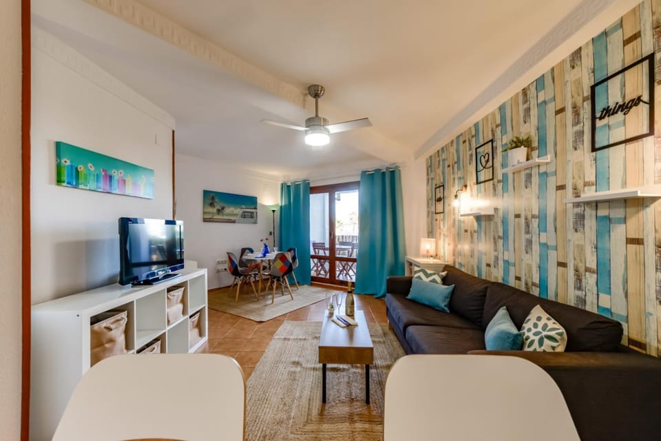 TV and multimedia, Living room, Seating area, Dining area, Evening entertainment, fireplace, internet