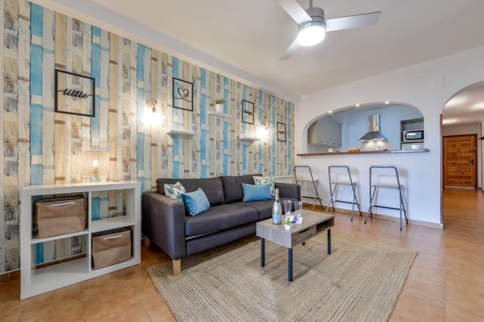 TV and multimedia, Kitchen or kitchenette, Living room, Seating area, Dining area, internet
