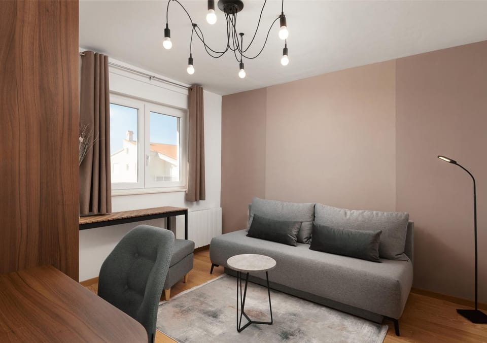 Seating area, Bedroom