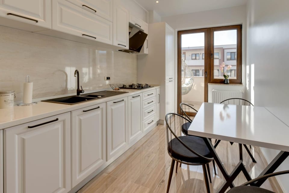 Kitchen or kitchenette, kitchen