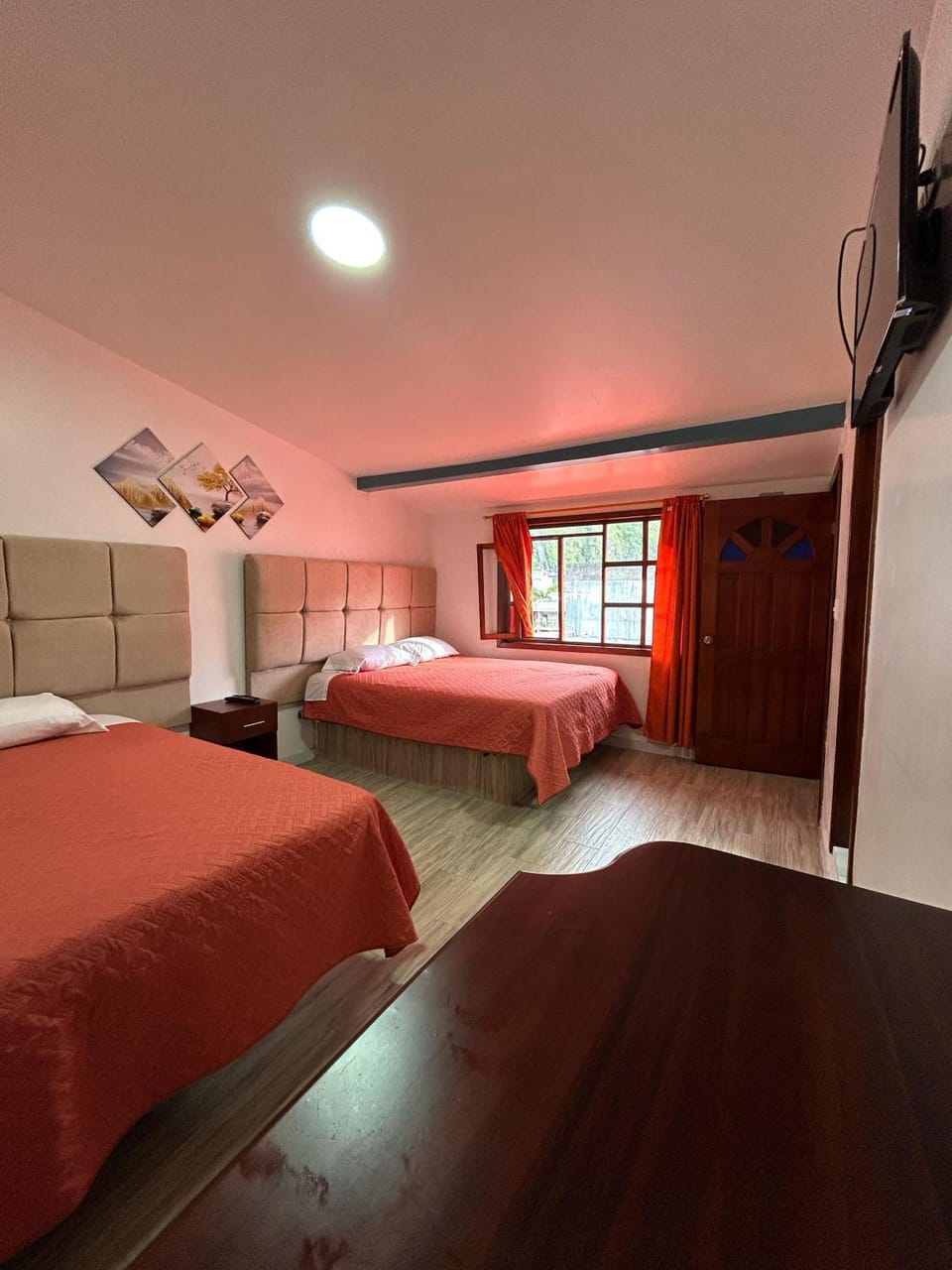 TV and multimedia, Photo of the whole room, Bedroom