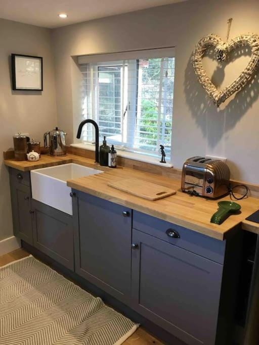 Cute studio cottage. Wood burner. Amazing views House in England
