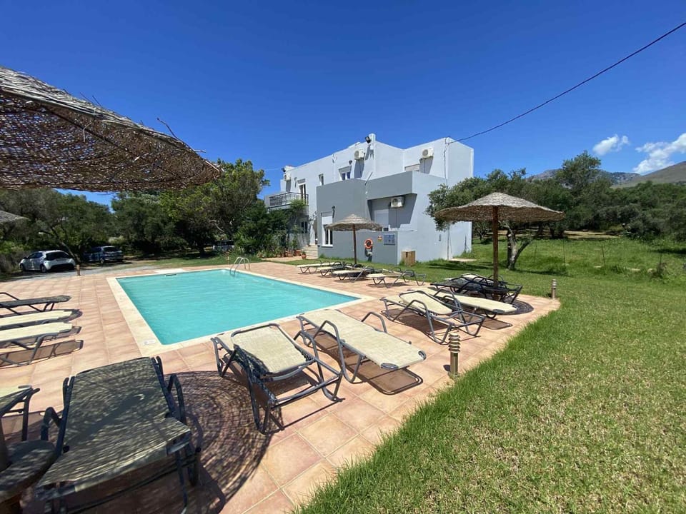 Property building, Garden view, Pool view, Swimming pool, sunbed