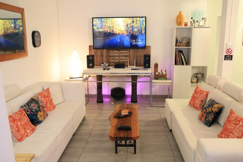 TV and multimedia, Living room, Evening entertainment