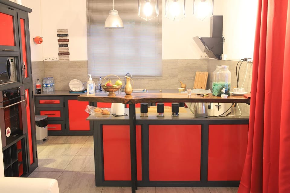 Kitchen or kitchenette, pet friendly, stove