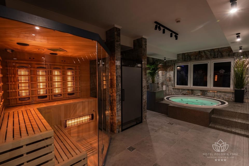 Hot Tub, Sauna
