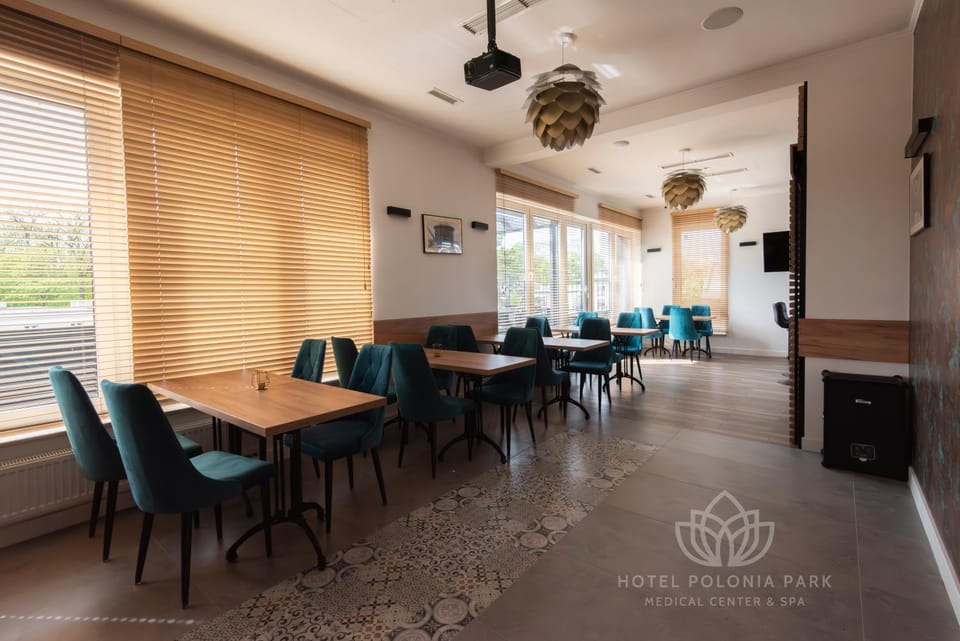 Restaurant/places to eat, Lounge or bar