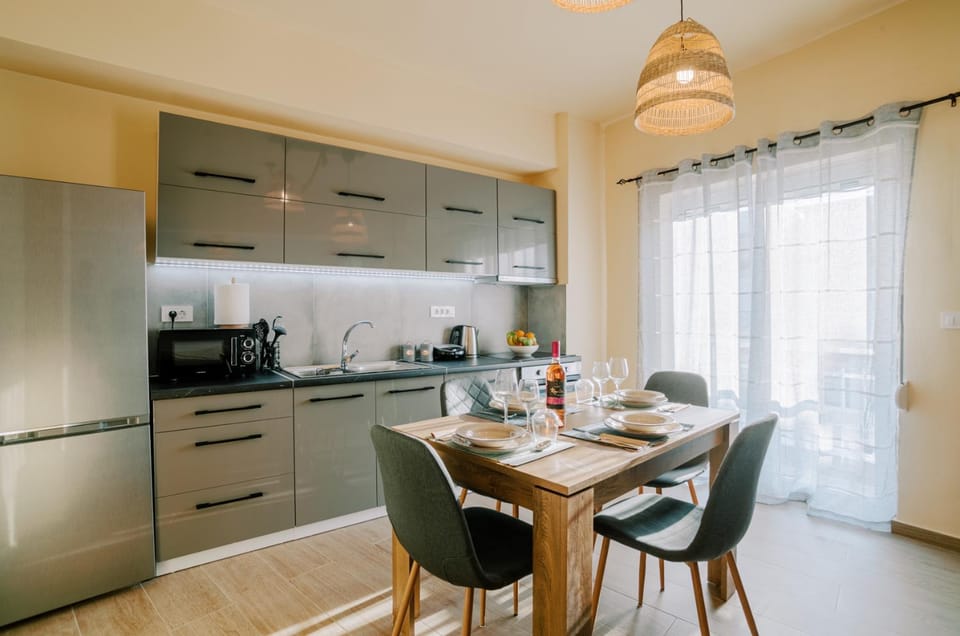 Coffee/tea facilities, Kitchen or kitchenette, Dining area, minibar, pet friendly, stove, toaster