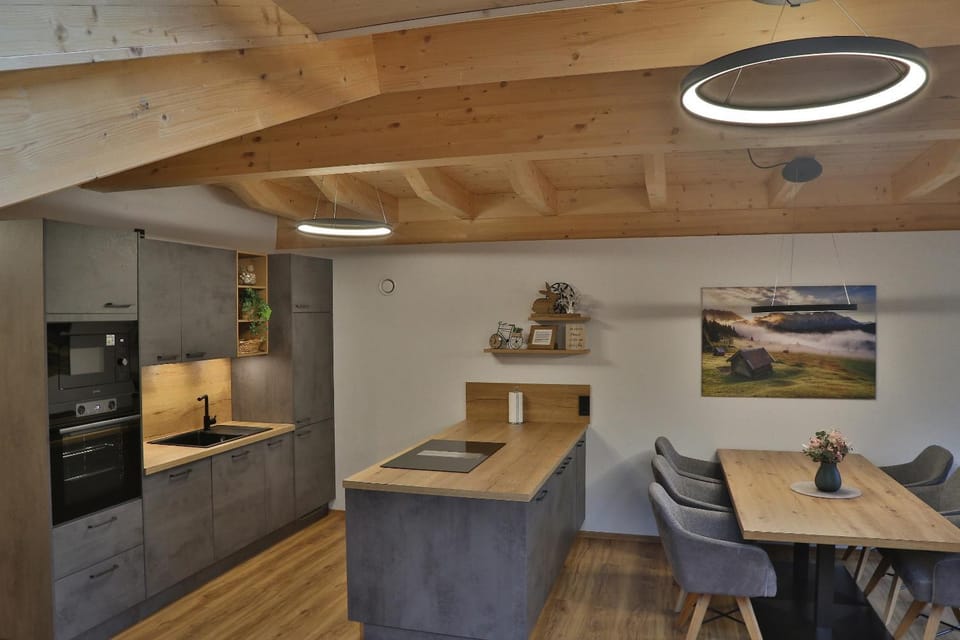 Dining area, kitchen