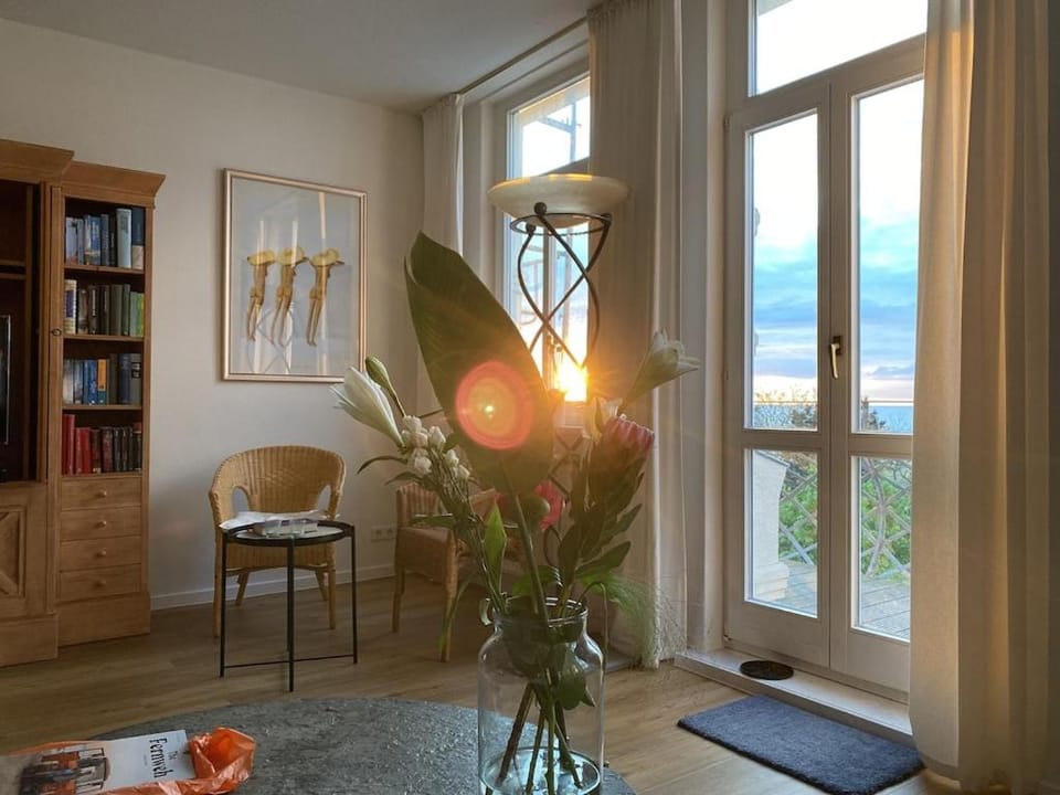 Villa Seeblick Warnemünde - Fewo mit Meerblick und Balkon direkt am Strand für 2-4 Pers Apartment in Mecklenburg-Vorpommern, Germany
