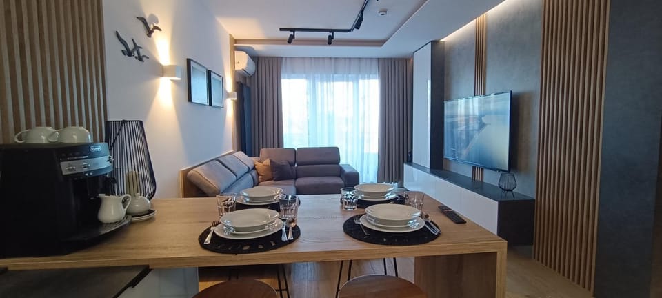 TV and multimedia, Coffee/tea facilities, Living room, Seating area, Dining area