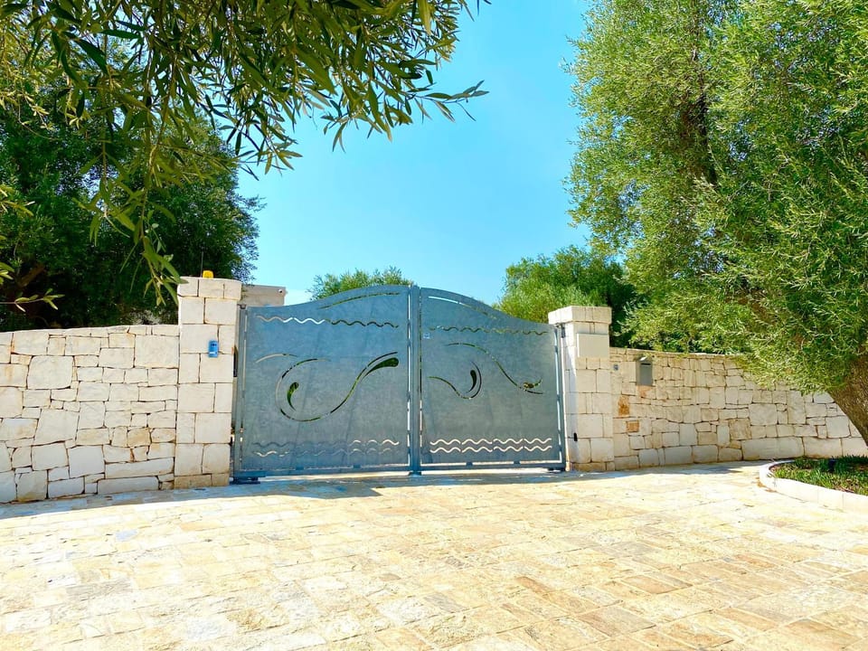NEW SHEPHERD HOUSE, CAROVIGNO, 2 Adults + 1 child House in Province of Taranto