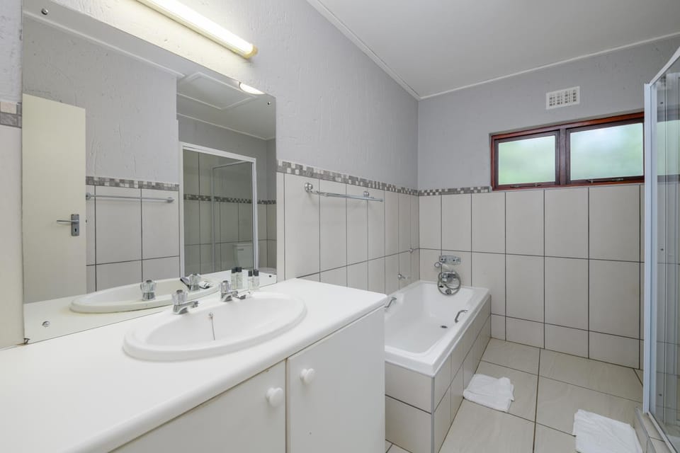 Shower, Toilet, Bathroom, Bath