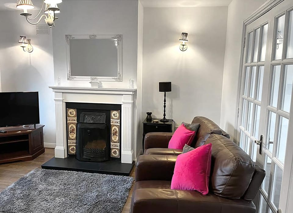 Communal lounge/ TV room, Living room