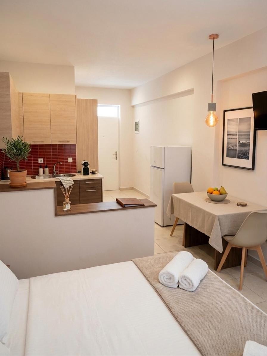 Kitchen or kitchenette, Photo of the whole room, Seating area, Bedroom, towels