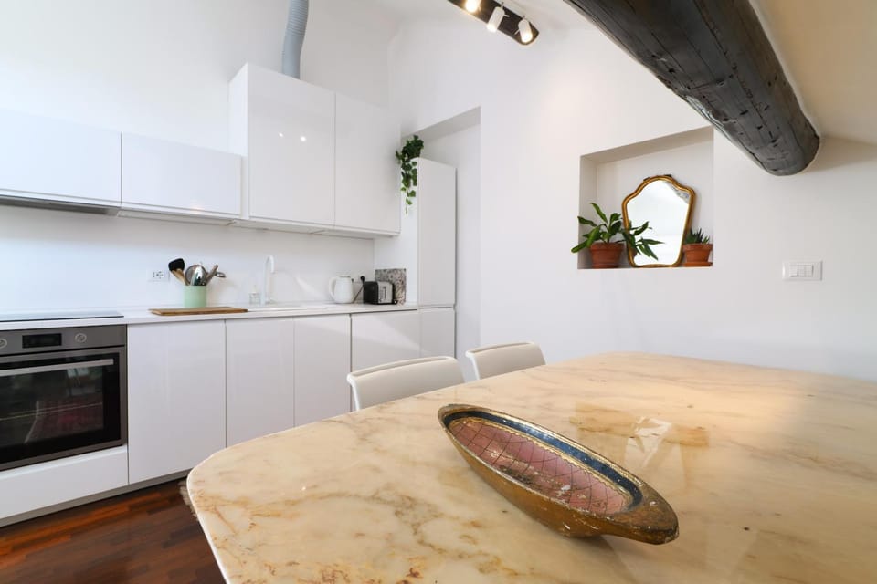 Kitchen or kitchenette, Living room