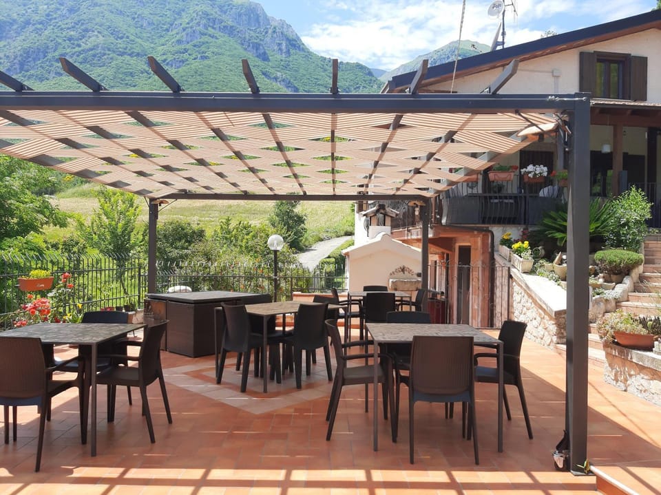 Property building, Balcony/Terrace, Living room