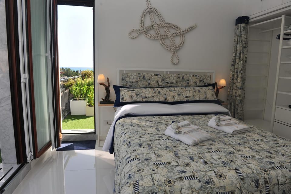 Bed, Natural landscape, Bathroom, Photo of the whole room, Decorative detail, Beach, Bedroom, Sea view, towels, wardrobe, air conditioner