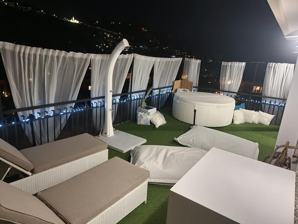 Shower, Night, Balcony/Terrace, Mountain view, Sea view, sunbed