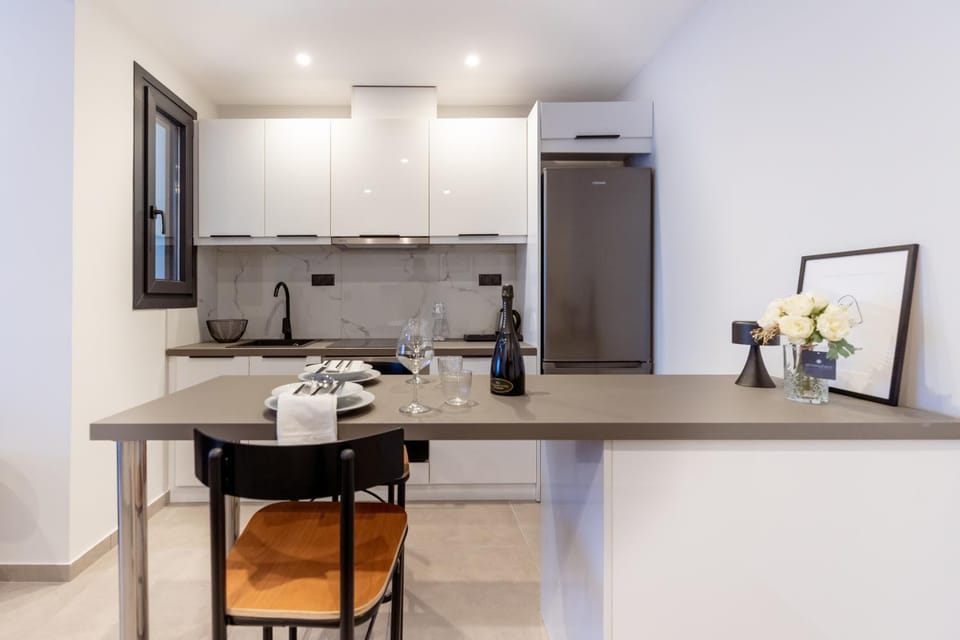 Kitchen or kitchenette, Dining area, pet friendly