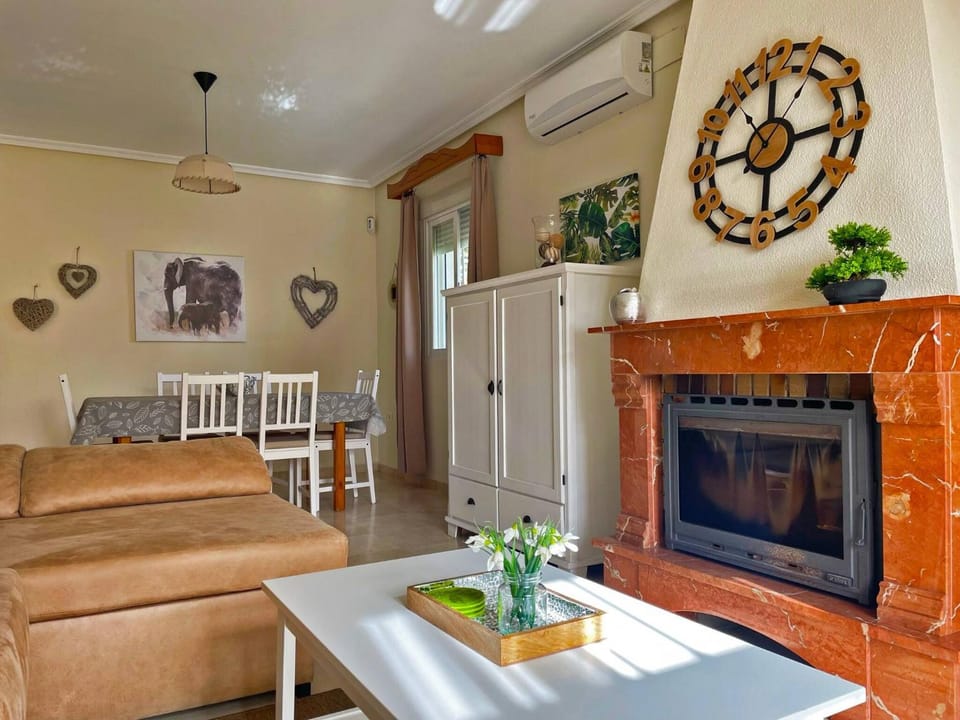 Communal lounge/ TV room, Living room