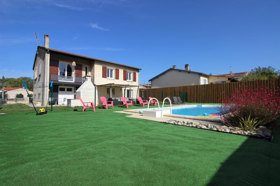 Property building, Garden, Swimming pool