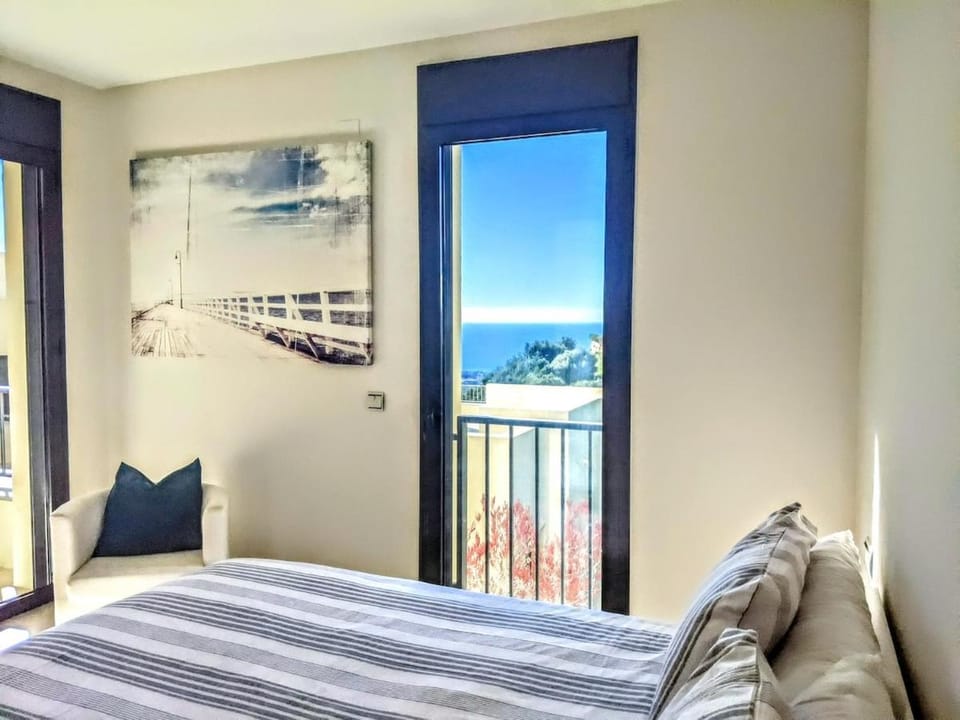Spacious apartment with 3 pools & gym Apartment in Marbella