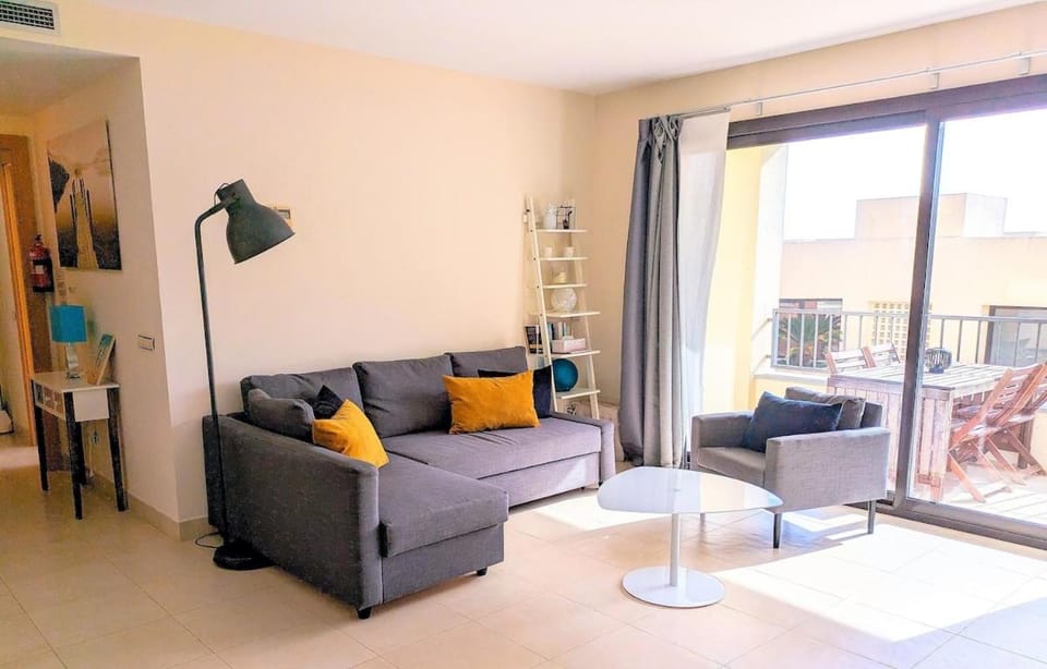 Spacious apartment with 3 pools & gym Apartment in Marbella