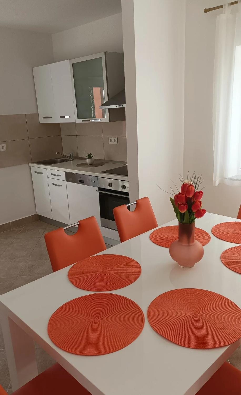 Kitchen or kitchenette, Dining area, dishwasher, pet friendly, stove