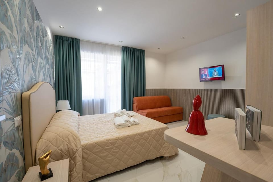 Bed, TV and multimedia, Living room, Photo of the whole room, Seating area, Evening entertainment, Bedroom, towels
